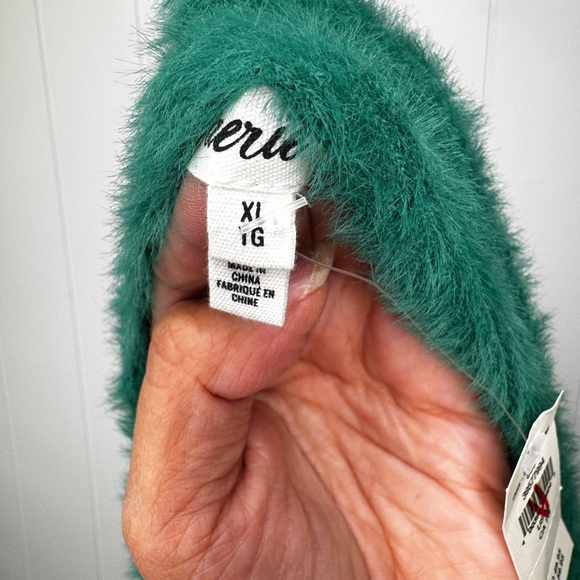 NWOT Aerie Fluffy 4 Ever Reversible Twist Sweater - Picture 6 of 8